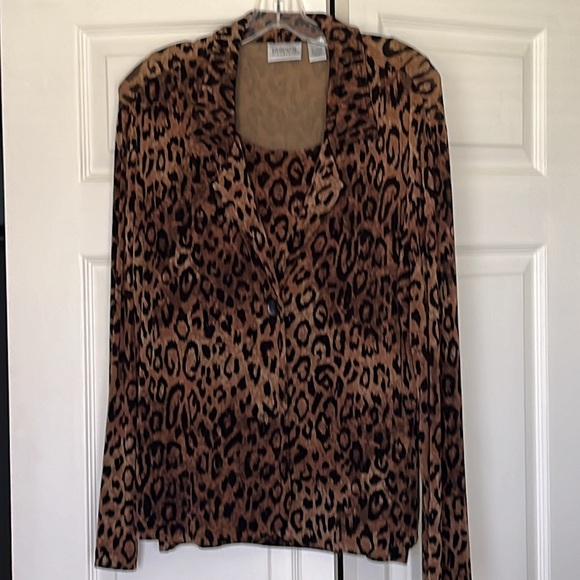 2 piece dressy top , very nice flattering material. - Picture 3 of 3